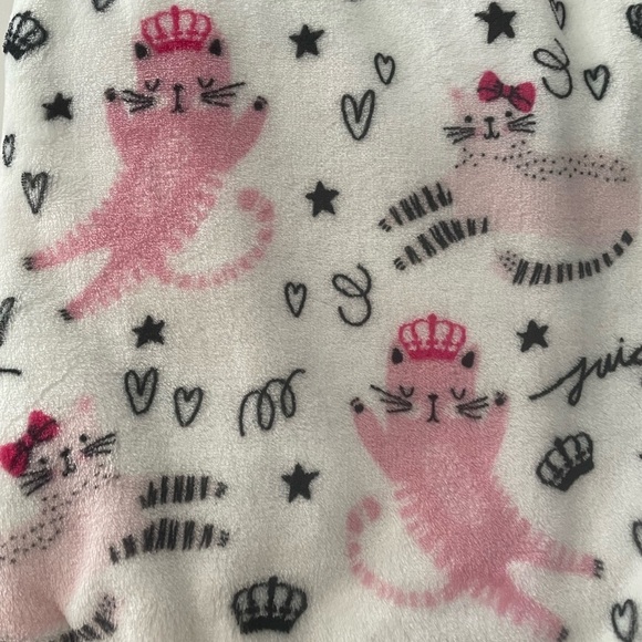 Juicy Couture🐈⬛ plush throw blanket of princess cats 50in x60in - Picture 2 of 5